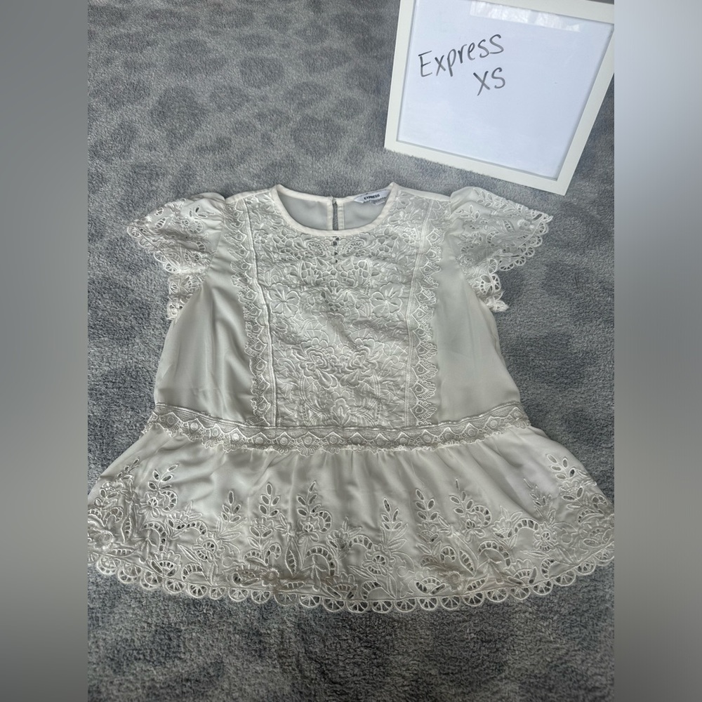 Slightly off white lace detail EXPRESS cropped top